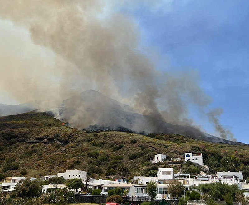 Stromboli, incendio maggio 2022